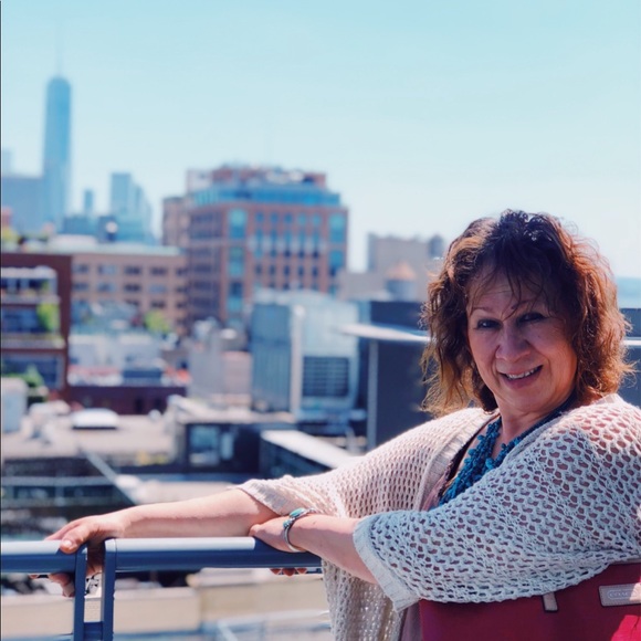 Meet your Posher, Gloria - Picture 1 of 1